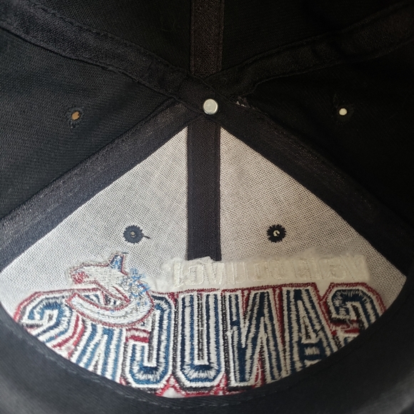 vancouver canucks by starter - Picture 4 of 4